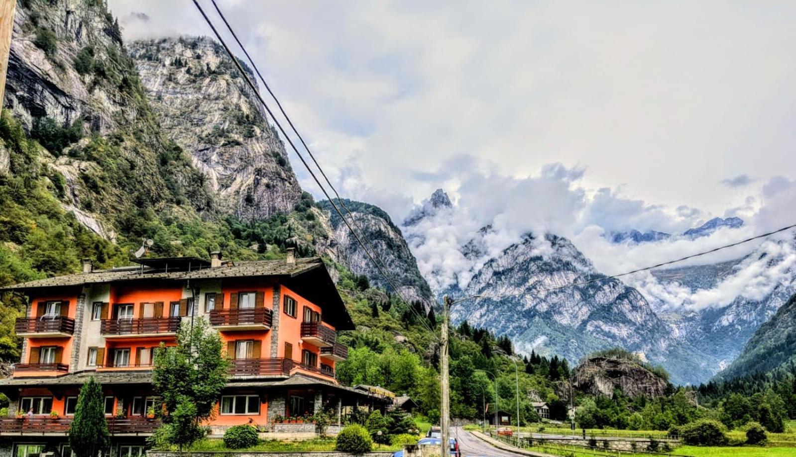 Hotel Ristorante Sasso Remenno Val Masino Buitenkant foto