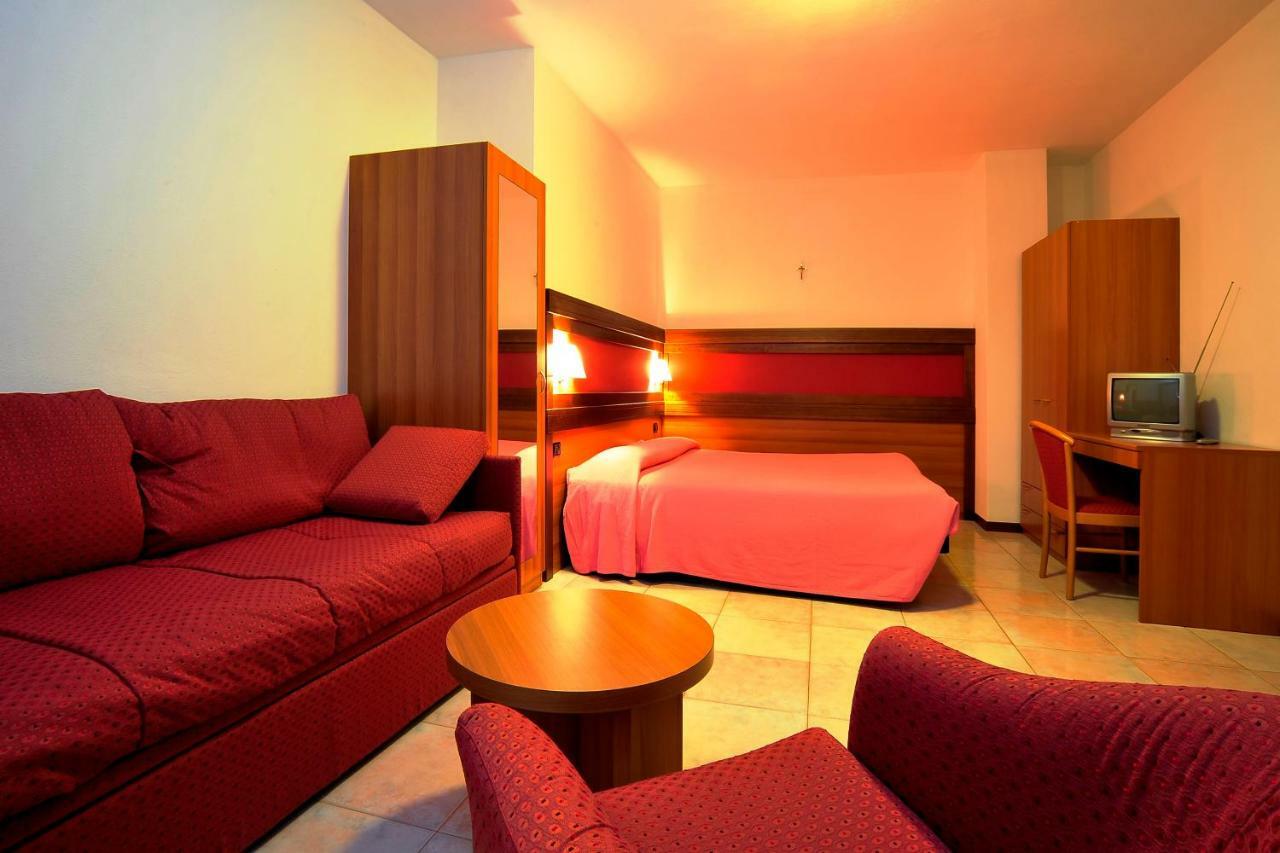 Hotel Ristorante Sasso Remenno Val Masino Buitenkant foto